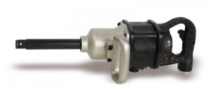 Klucz udarowy dwukierunkowy, korpus wykonany z materiału kompozytowego