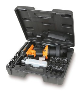 Nitownica pneumatyczna do nitonakrętek